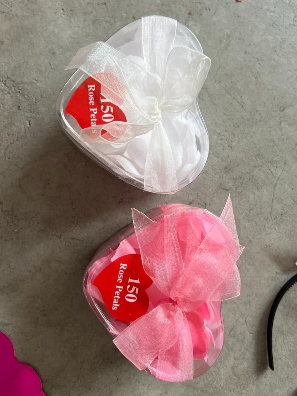 Pink/White Heart-Shaped Gift Boxes Holiday Home Artificial Rose Petals